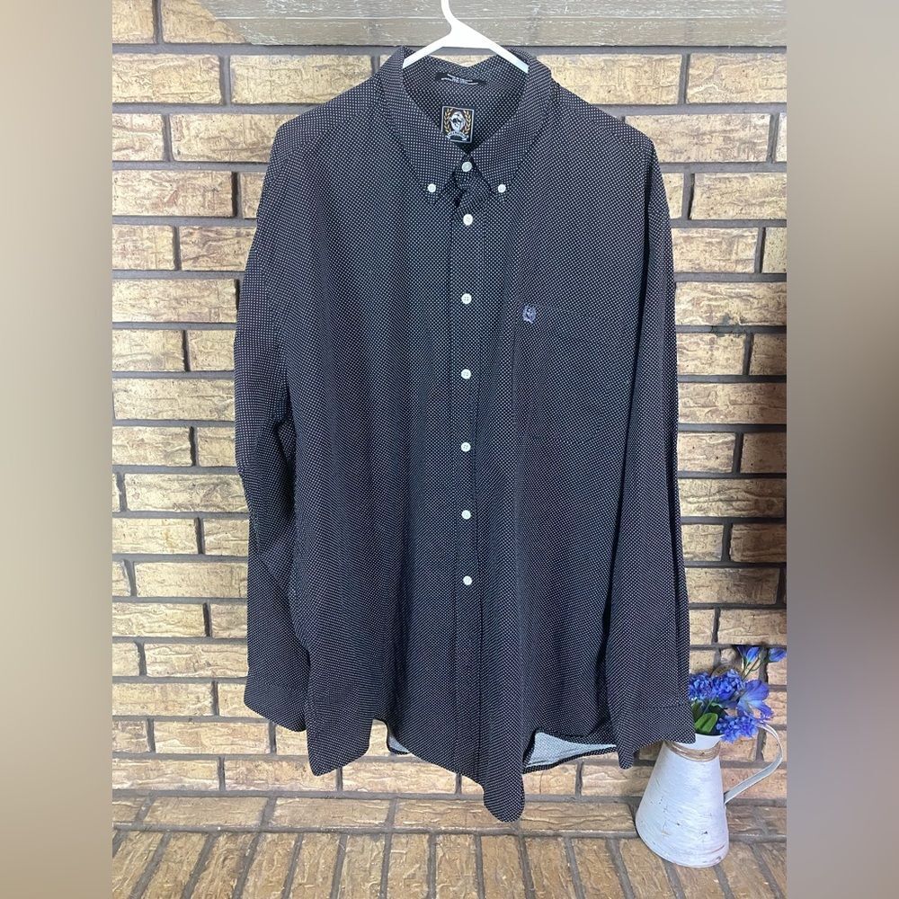 Black with white dots‎ cinch button down